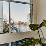 Апартаменты Family-friendly Waterfront Loft, 3 Bedrooms, 130 M2 *