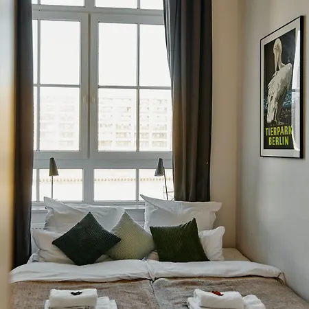 Family-friendly Waterfront Loft, 3 Bedrooms, 130 M2 Apartment Berlin