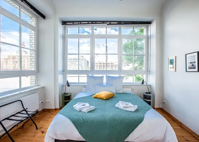 Family-friendly Waterfront Loft, 3 Bedrooms, 130 M2 شقة *