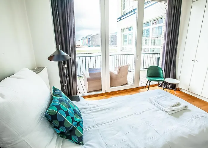 Family-friendly Waterfront Loft, 3 Bedrooms, 130 M2 شقة *